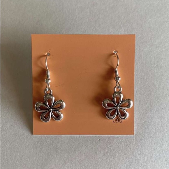 earrings - Picture 3 of 5